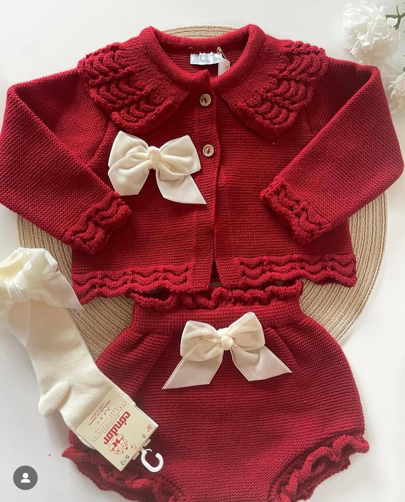 Burgundy 2 piece knitted set.