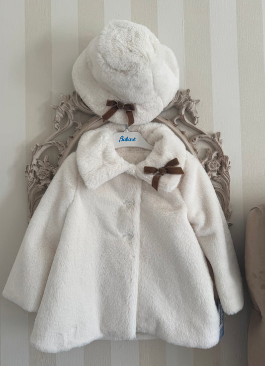 Faux faux cream coat with hat
